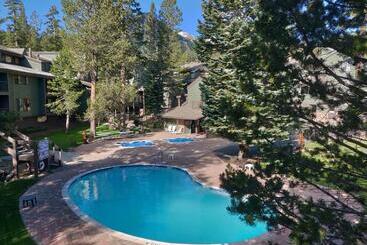 公寓式酒店  Cozy Ski Chalet   Only 120 Yds To Lift! King Bed