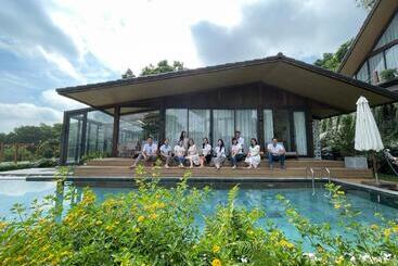 هتل A Little Hill Retreat