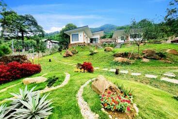 هتل A Little Hill Retreat