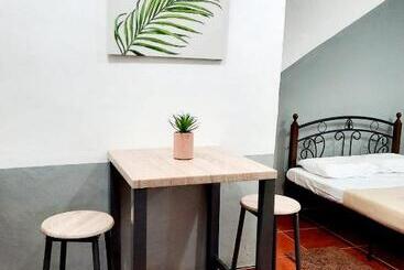 هتل کپسول Studio Type Unit Host Homes Apitong