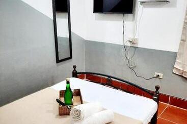 هتل کپسول Studio Type Unit   Host Homes Apitong