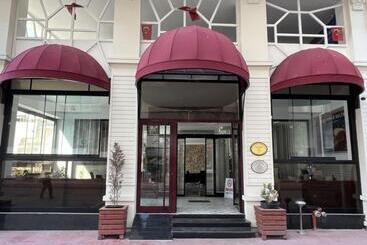 هتل Grand Delux