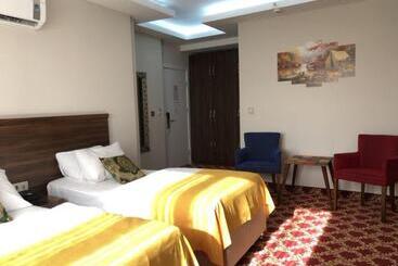 هتل Grand Delux