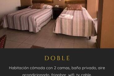 هتل Hostal Cristal