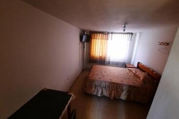 هتل Hostal Lara