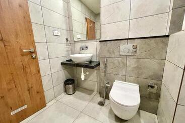 هتل Rockbay ! Puri, Swimming Pool Lift And Parking Facility Near Sea Beach & Temple Breakfast Included