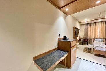 هتل Rockbay ! Puri, Swimming Pool Lift And Parking Facility Near Sea Beach & Temple Breakfast Included