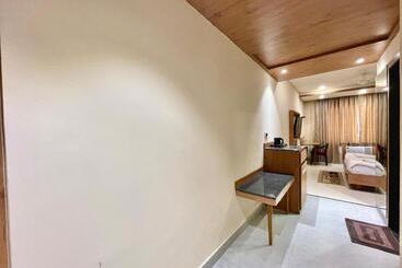 هتل Rockbay ! Puri, Swimming Pool Lift And Parking Facility Near Sea Beach & Temple Breakfast Included