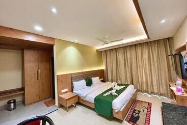 هتل Rockbay ! Puri, Swimming Pool Lift And Parking Facility Near Sea Beach & Temple Breakfast Included