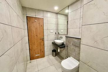 هتل Rockbay ! Puri, Swimming Pool Lift And Parking Facility Near Sea Beach & Temple Breakfast Included