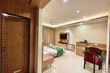هتل Rockbay ! Puri, Swimming Pool Lift And Parking Facility Near Sea Beach & Temple Breakfast Included