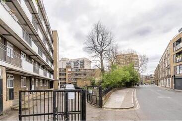 پانسیون Central London Flat Share