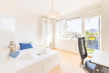 پانسیون Central London Flat Share