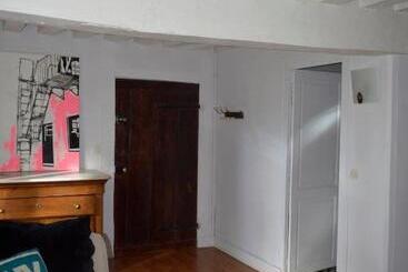 پانسیون Room In Guest Room Maison Lamerique Welcome You To One Of Their Rooms Dogs Are Also Welcomed