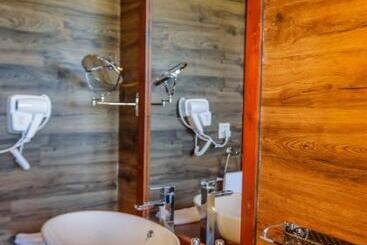 منتجع Covanro Sigiriya   Brand New Luxury