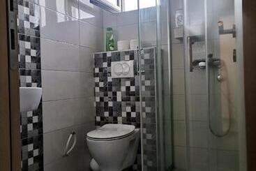 Roomsapartments Popcourt