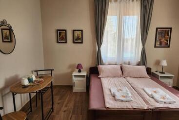 Roomsapartments Popcourt
