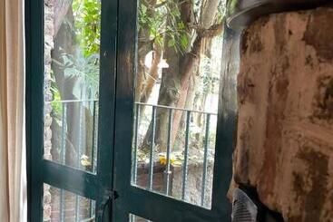 Vive En Un Castillo En Valle De Bravo