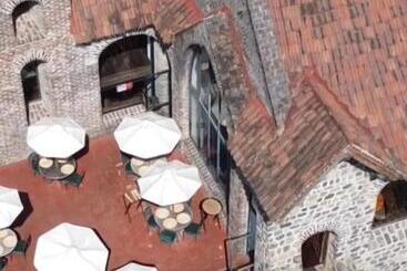 Vive En Un Castillo En Valle De Bravo
