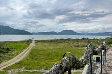 Vive En Un Castillo En Valle De Bravo