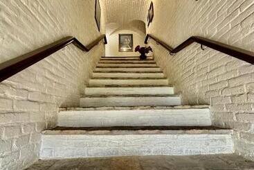 Vive En Un Castillo En Valle De Bravo