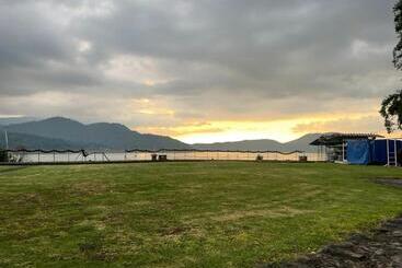 Vive En Un Castillo En Valle De Bravo