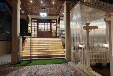 Arco Hotels And Resorts Srinagar