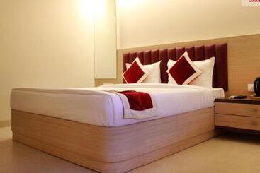 住宿加早餐  Franklein Suites At Delhi Airport