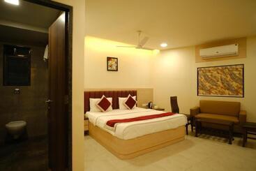 住宿加早餐  Franklein Suites At Delhi Airport