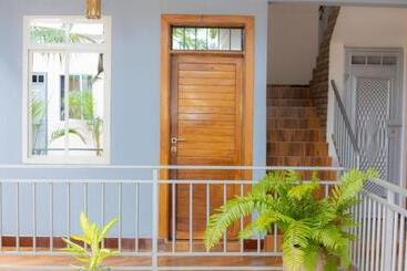 تختخواب و صبحانه Mangi Mangi Accomodation