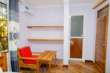 تختخواب و صبحانه Mangi Mangi Accomodation