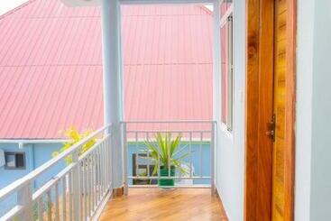 تختخواب و صبحانه Mangi Mangi Accomodation