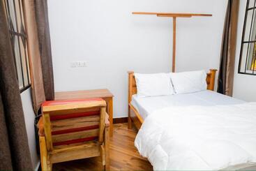 تختخواب و صبحانه Mangi Mangi Accomodation