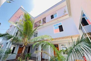 تختخواب و صبحانه Mangi Mangi Accomodation