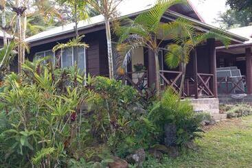 تختخواب و صبحانه Oceanview Mountain Lodge