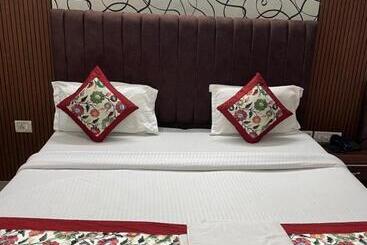 住宿加早餐  Franklein Suites At Delhi Airport