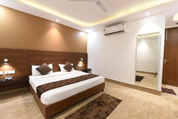 住宿加早餐  Franklein Suites At Delhi Airport