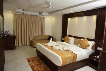 استراحتگاه De Falcon Beach Goa Candolim