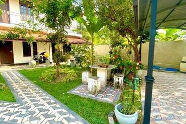 Dinu Lanka Resort