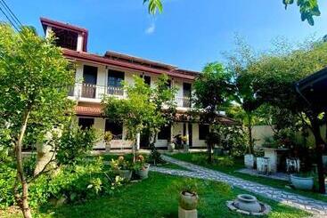 Dinu Lanka Resort