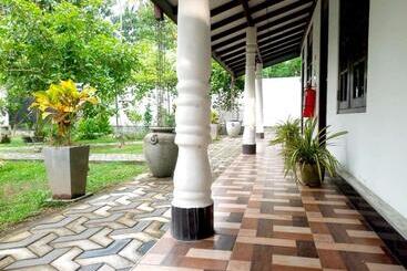 Dinu Lanka Resort