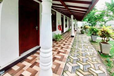 Dinu Lanka Resort
