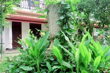 Dinu Lanka Resort