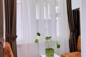 Flat In The Middle Of İsti̇klal
