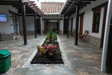 هتل Colonial