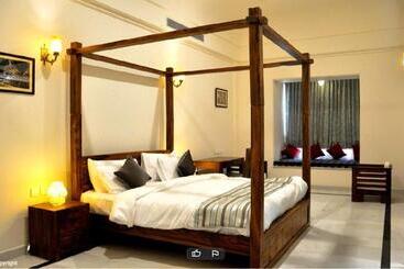 هتل Galaxy Inn