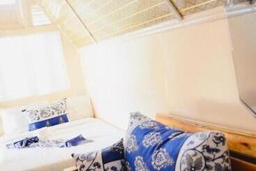 هتل Kentwood Cabins And Camp