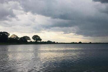 هتل Lake Park
