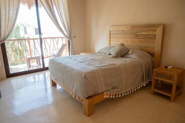 هتل Yax Kiin Casa Boutique
