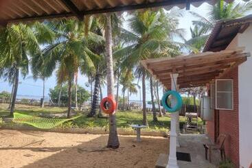 هتل Yellow Breeze Villa